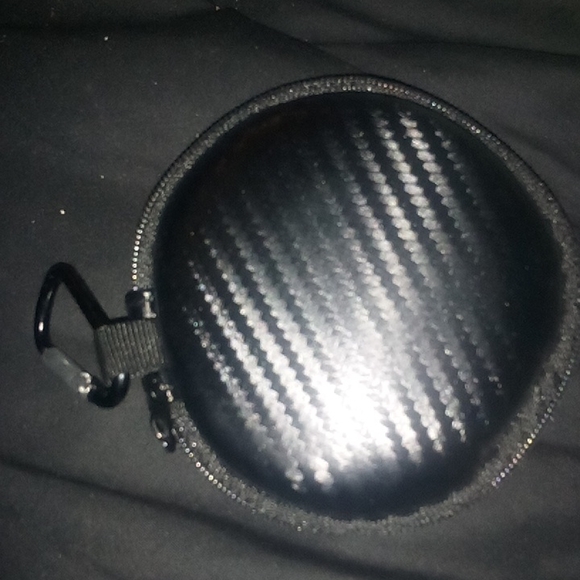 Headphones - Picture 2 of 4